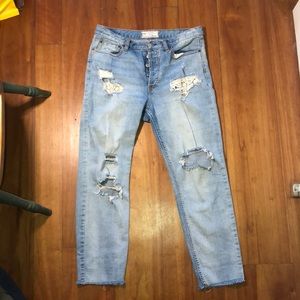 FREE PEOPLE LIGHT WASB BOYFRIEND JEANS WITH LACE